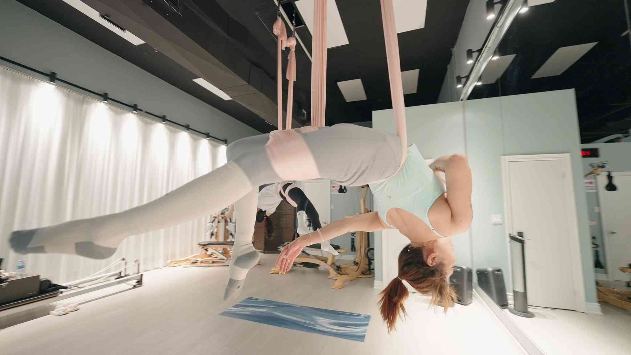 Aerial Yoga 1v2