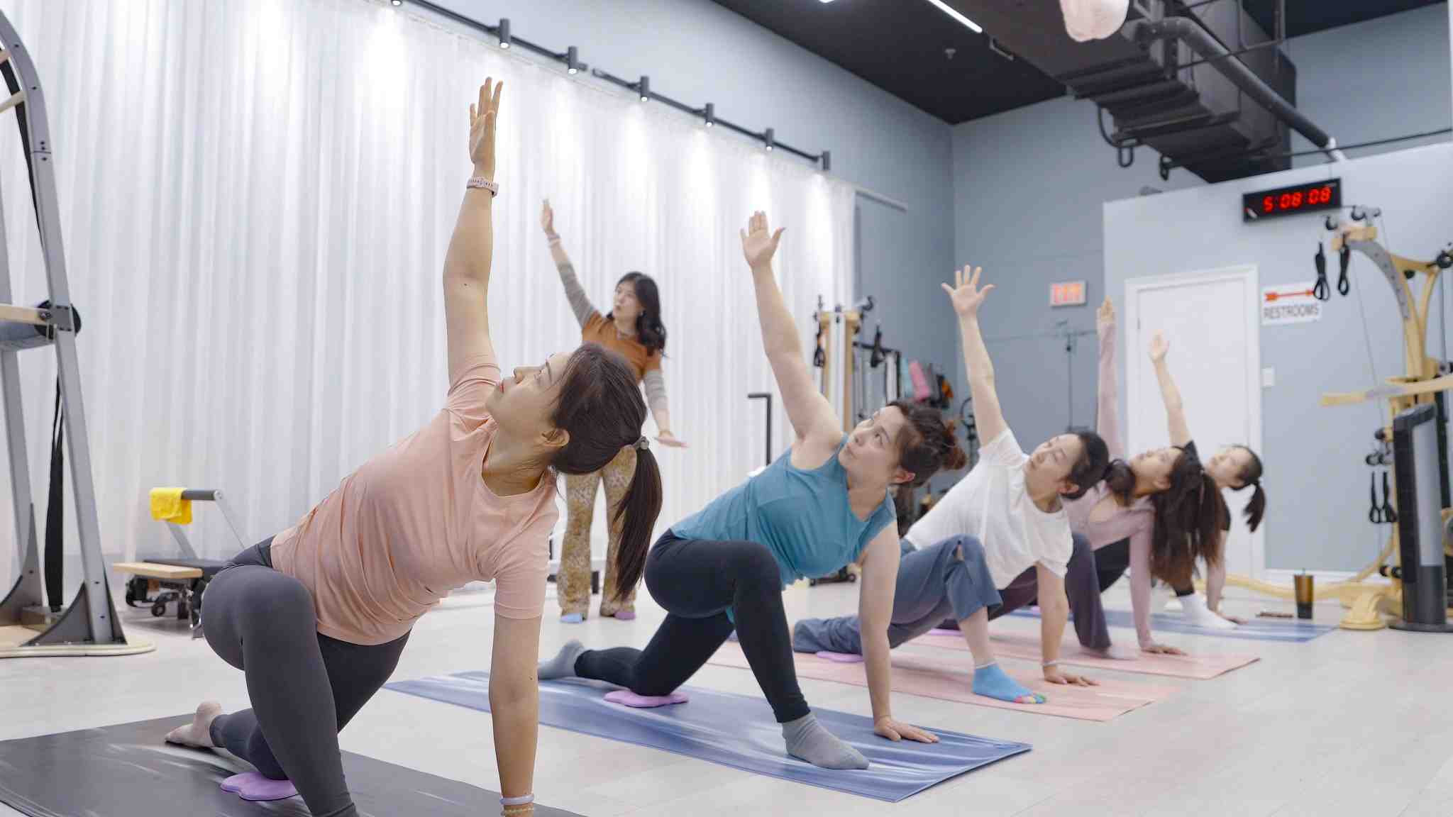 Aerial Yoga Small Group 1v4