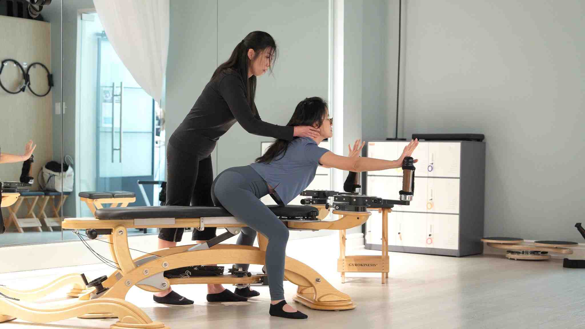 Gyrotonic OR Gyrokinesis 1V1